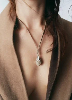 Ormé Pendant Edition Silver in rhodium with Taupe Leather